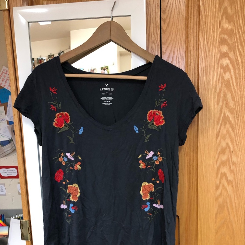 Embroidered American Eagle v-neck tee